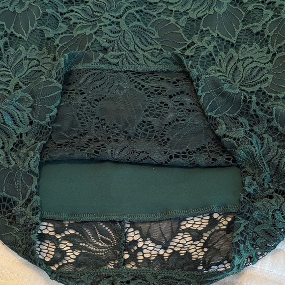 Emerald Sundae Dark Green Lace Mini Dress Size Medium - Picture 12 of 12